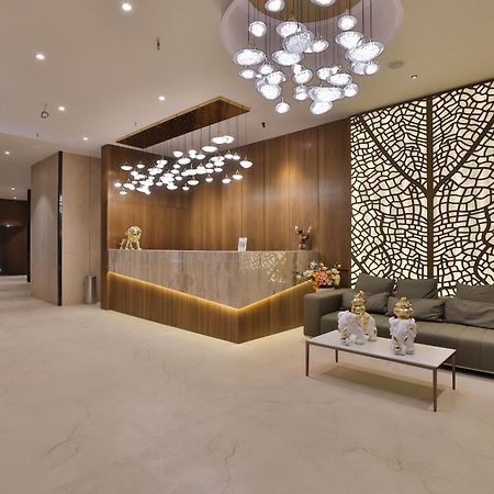 Hotel Elements Surat Esterno foto