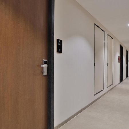Hotel Elements Surat Esterno foto