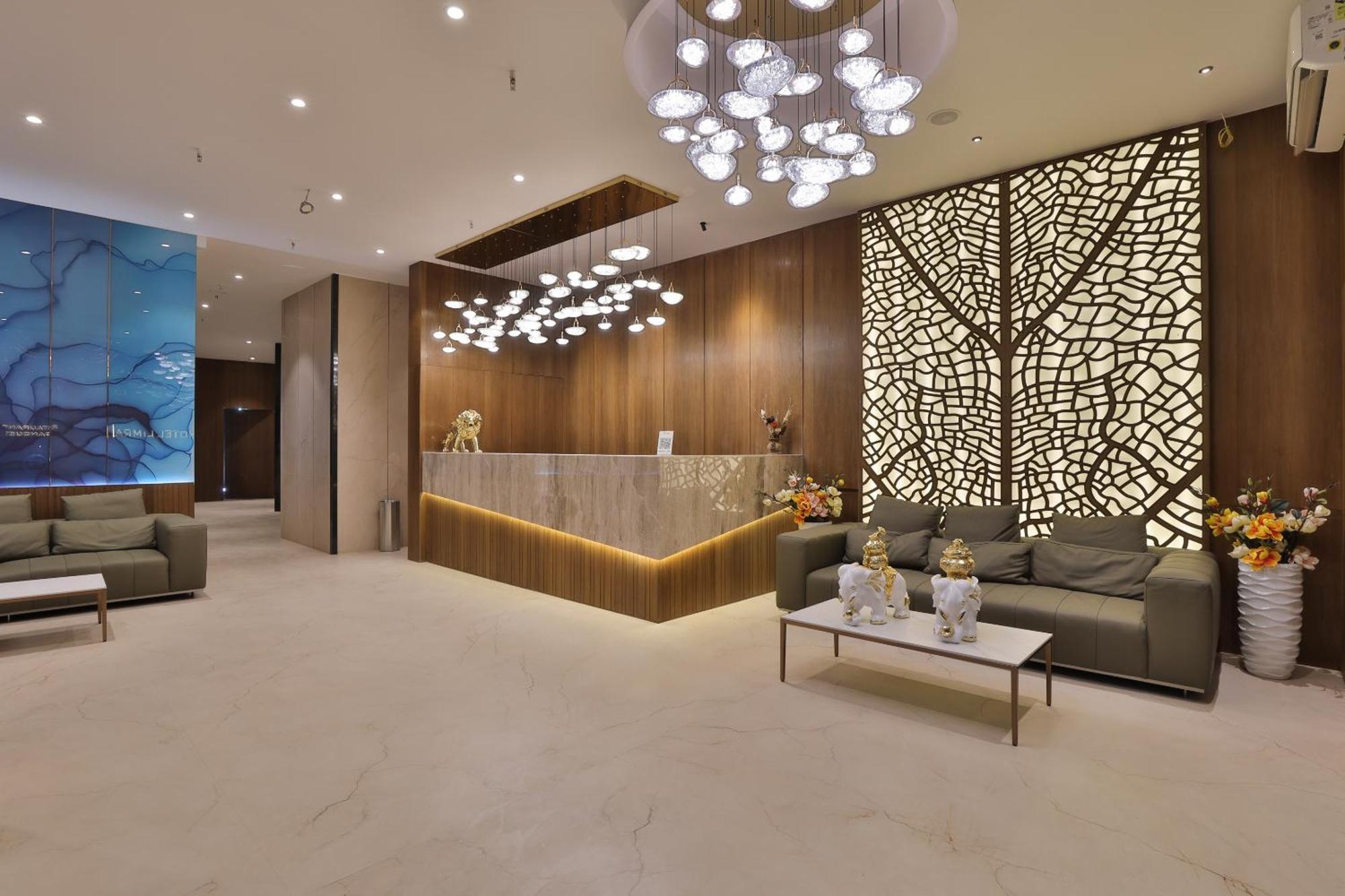 Hotel Elements Surat Esterno foto