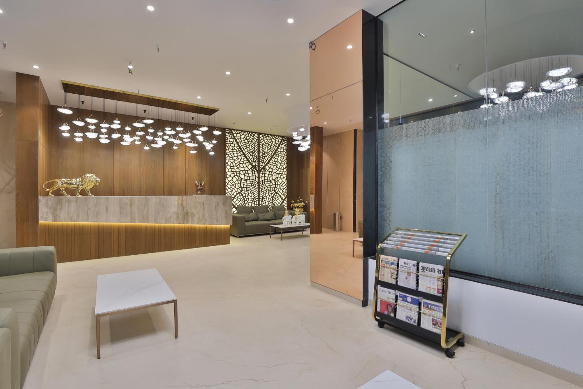 Hotel Elements Surat Esterno foto