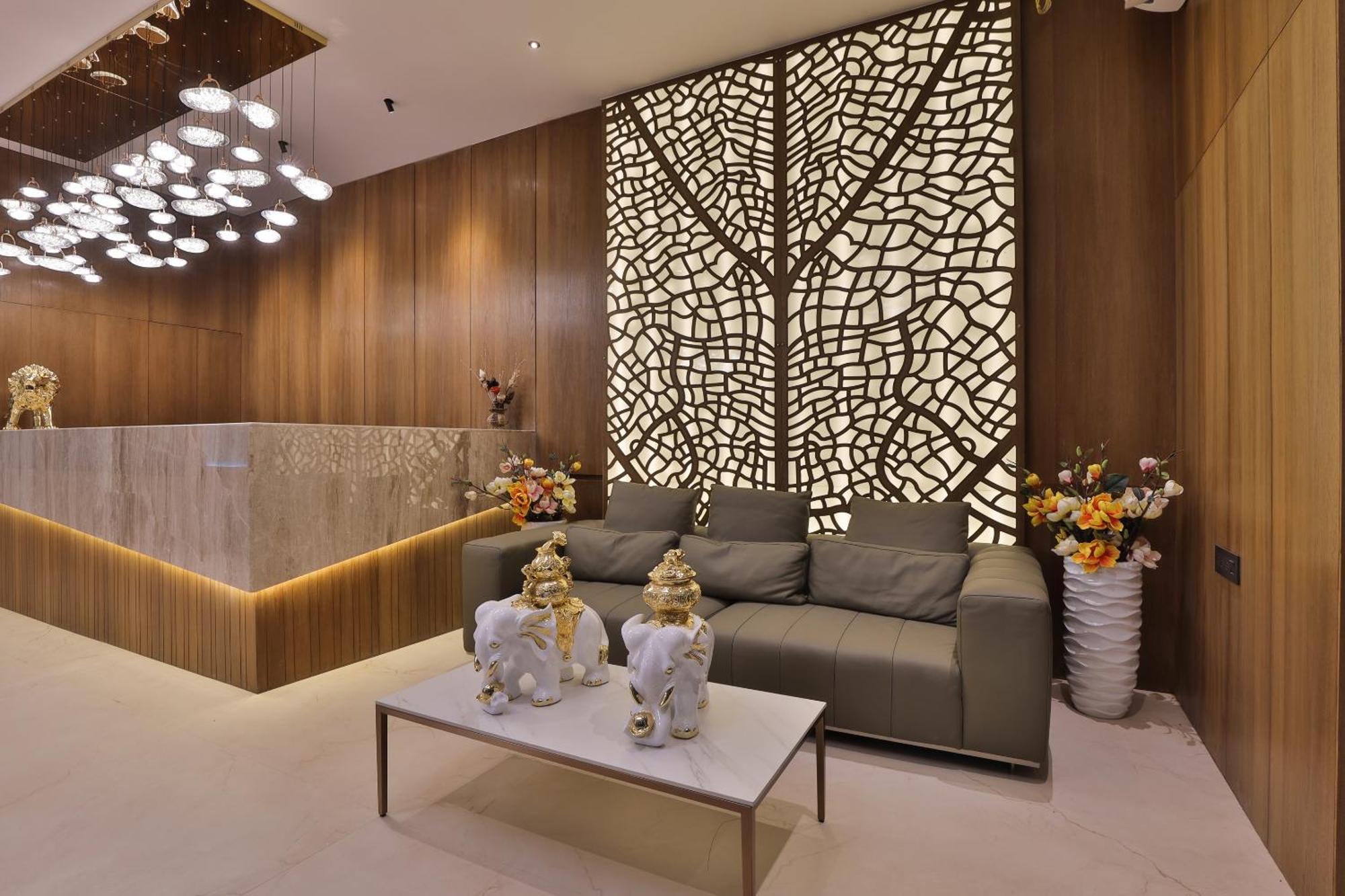 Hotel Elements Surat Esterno foto
