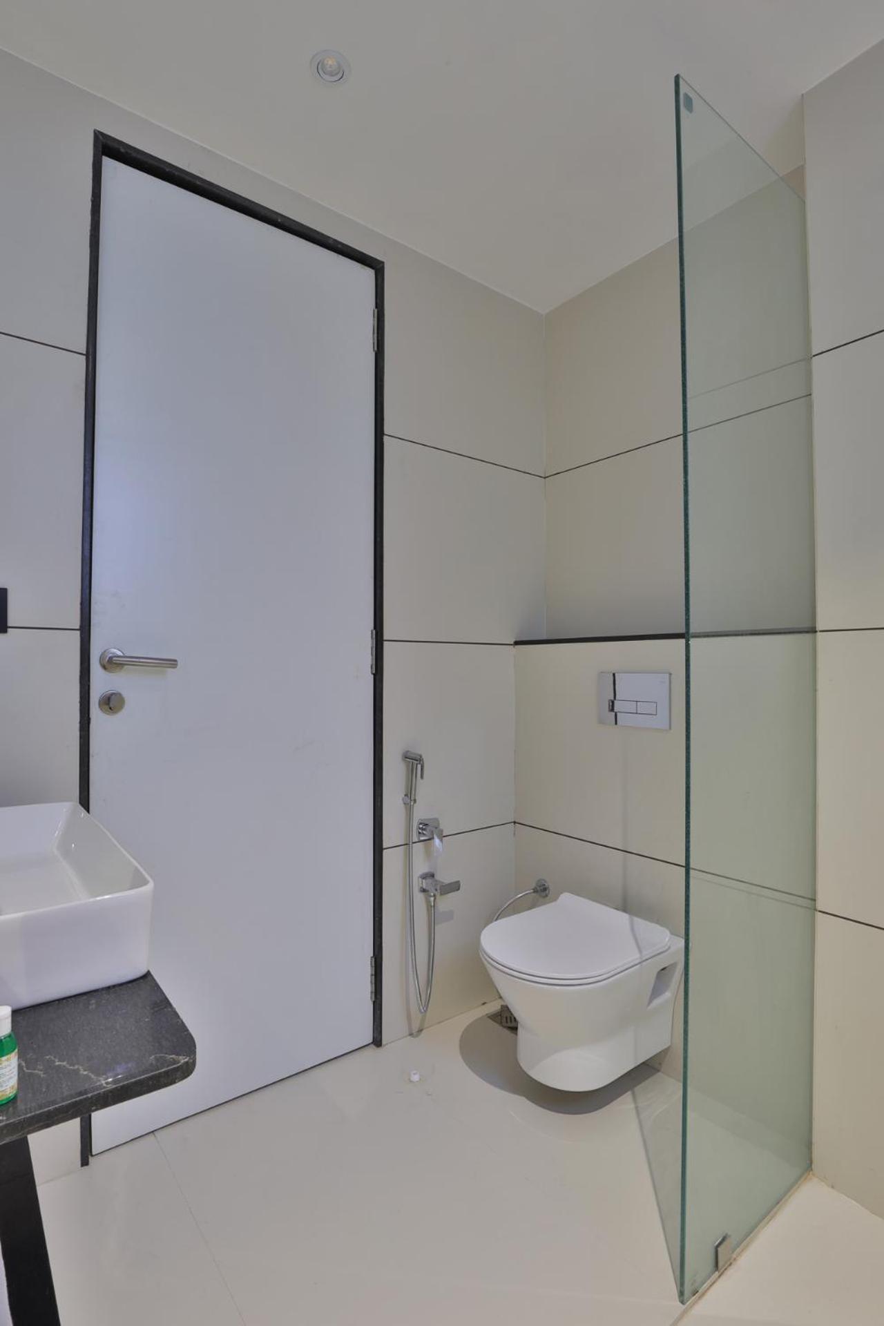 Hotel Elements Surat Esterno foto